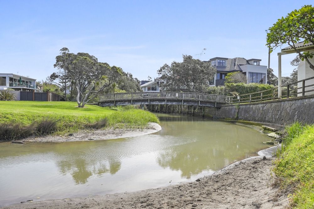 undefined Dazzling Mairangi Bay Retreat Sea Views 3