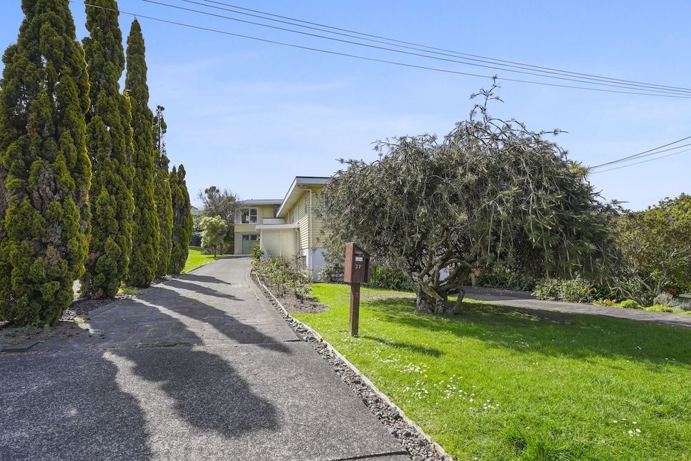 undefined Dazzling Mairangi Bay Retreat Sea Views 2