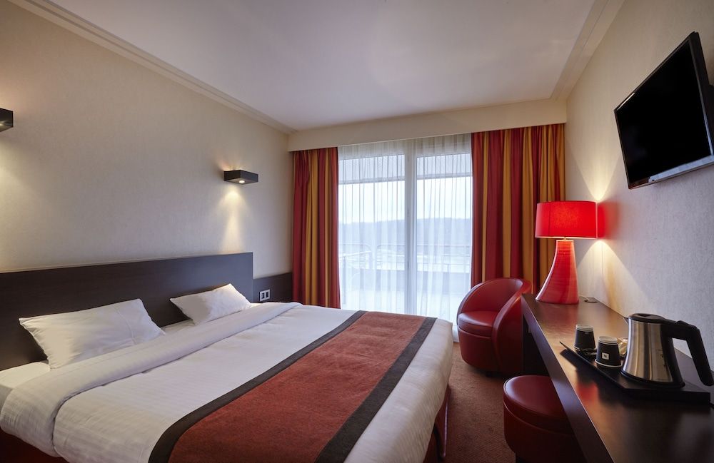 Queen and 1 Twin Room, Lake View, Terrace