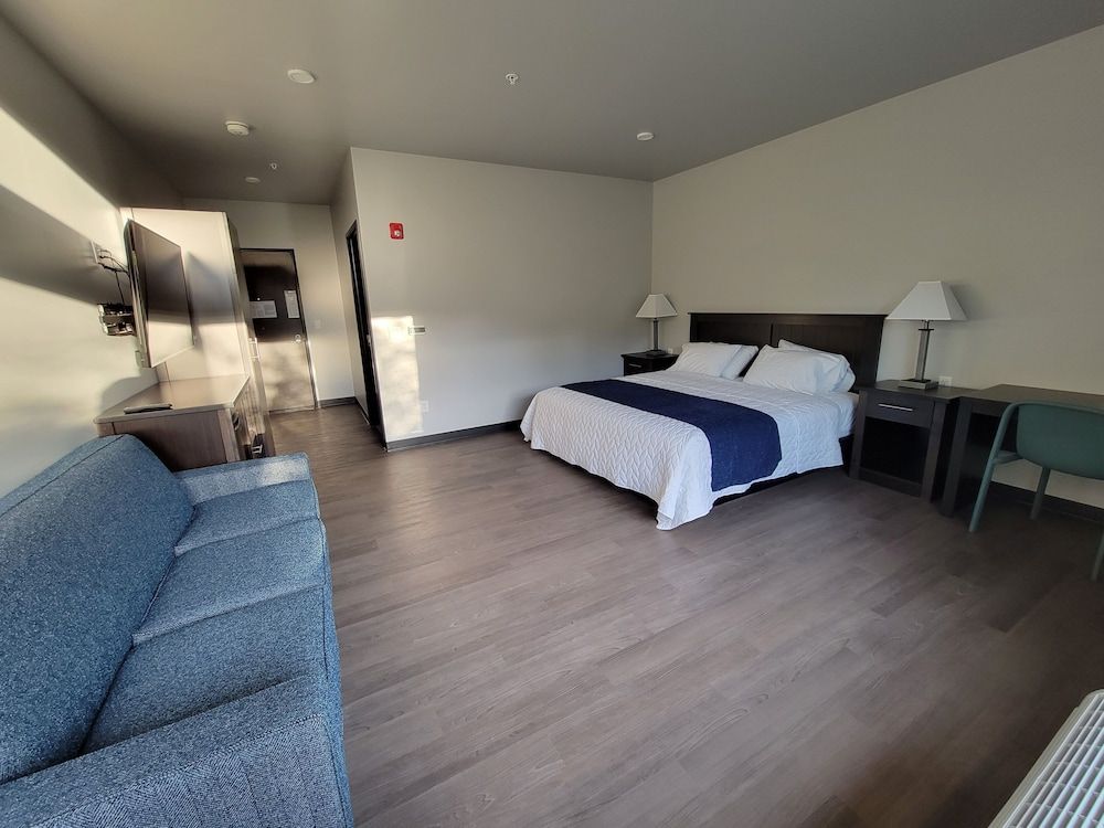 Watershed Hotel King Suite River View