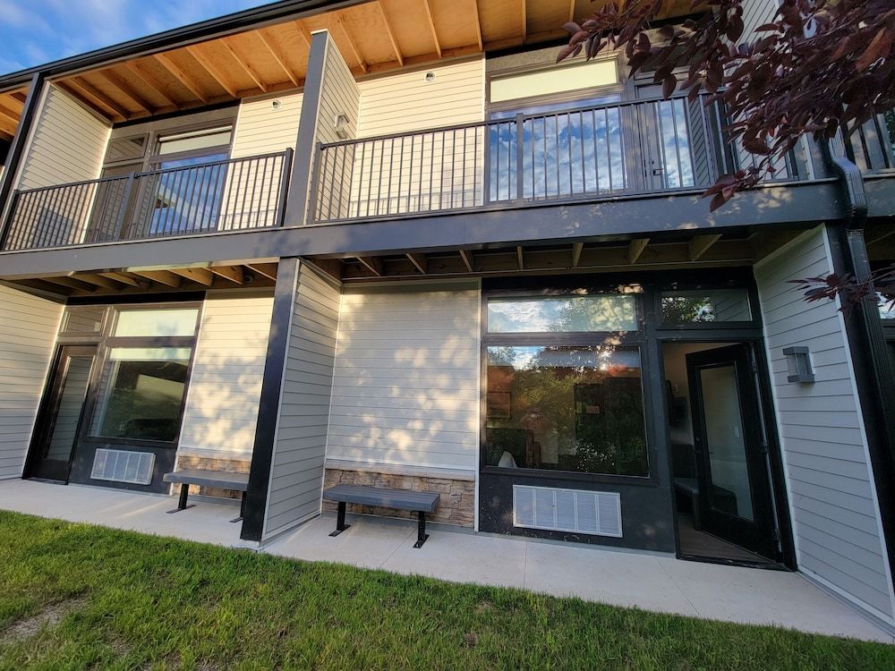 Watershed Hotel King Suite River View 3