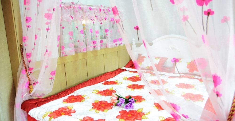 Jirisan 1 Night 2 Days Pension Heart Room