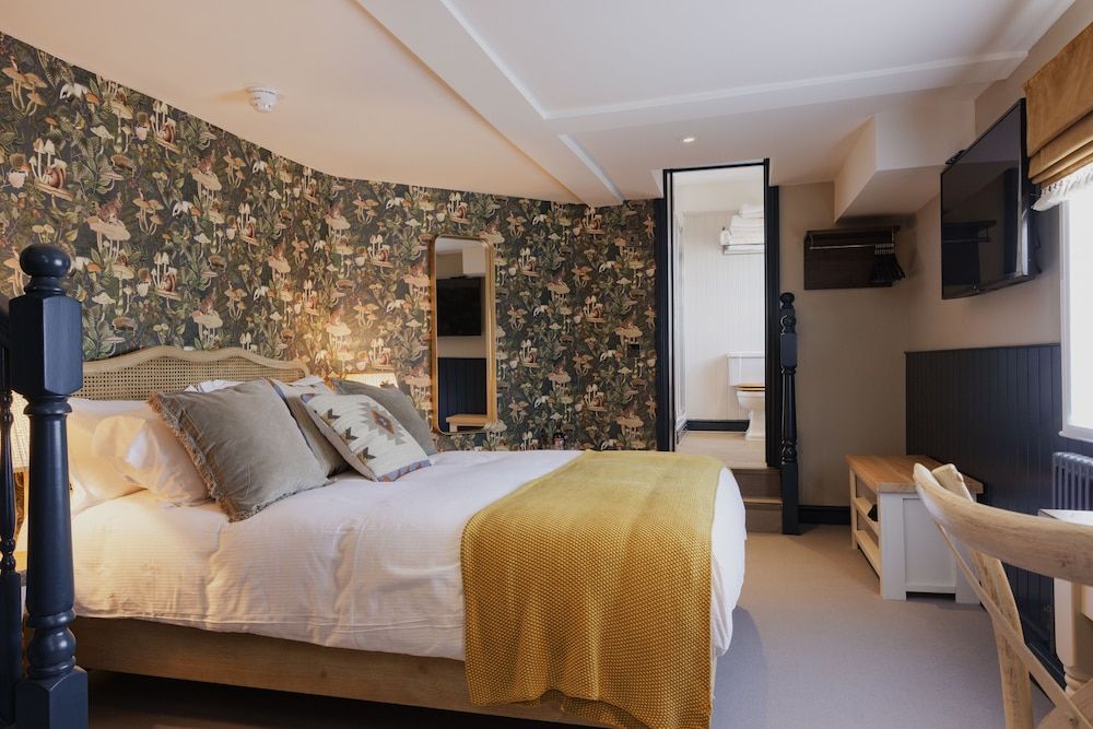 The George & Dragon Family Double Room, 1 King Bed 4