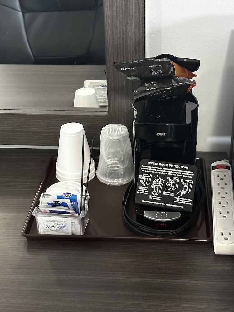 Relax Inn Room, 1 Queen Bed 5