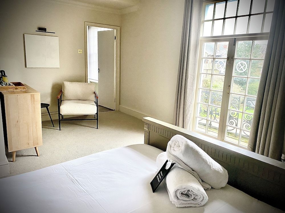 Morleys Bistro | By Huluki Sussex Stays Comfort Double Room, Private Bathroom 2