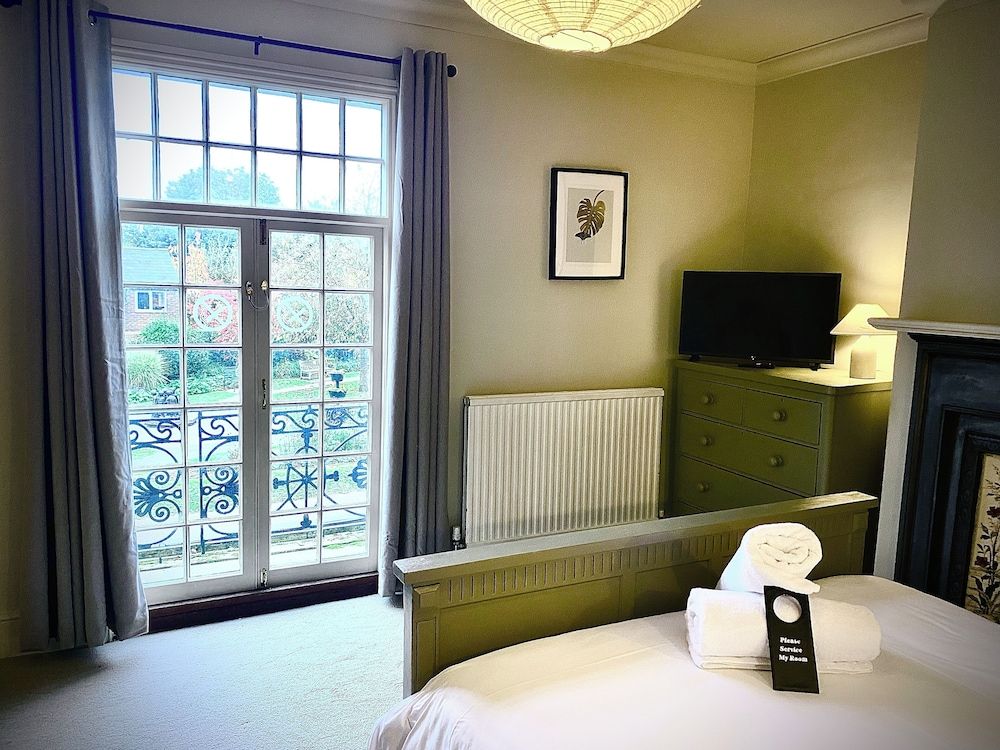 Morleys Bistro | By Huluki Sussex Stays Comfort Double Room, Private Bathroom 13