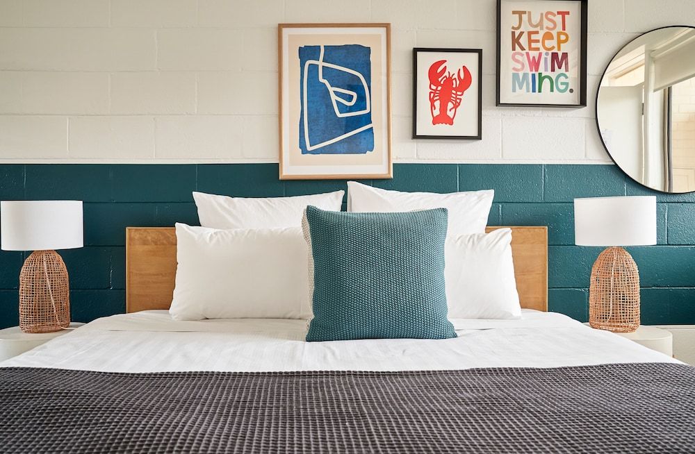 Peterborough House & Motel