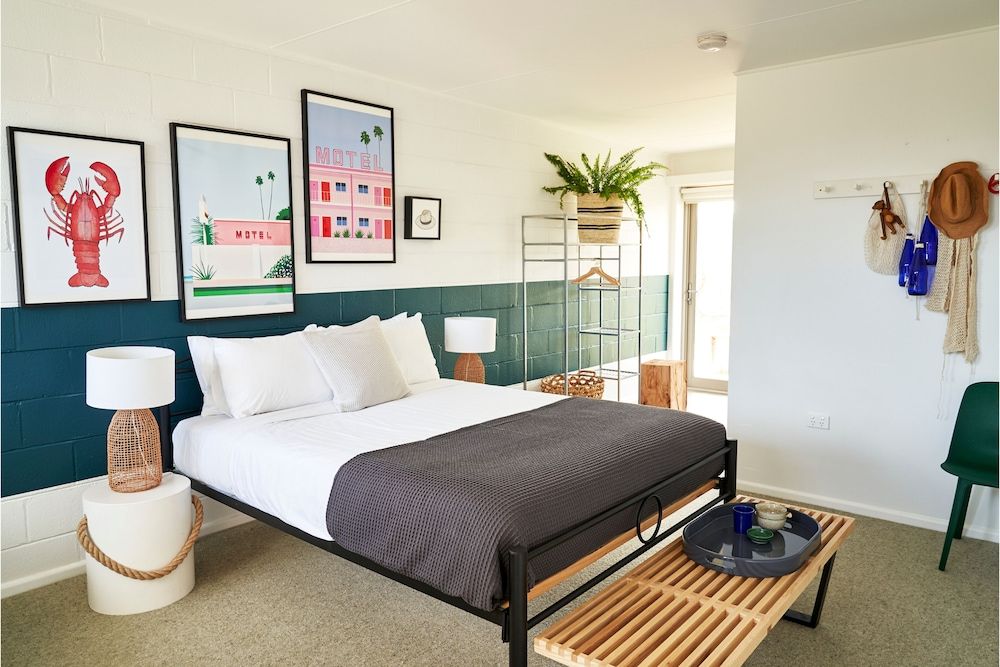 Peterborough House & Motel Deluxe Double Room, 1 Queen Bed 2