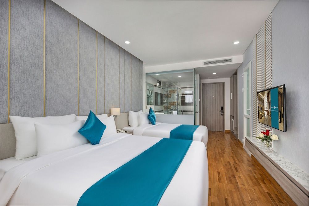 Calix Hotel Da Nang Beach Deluxe Triple Room 2
