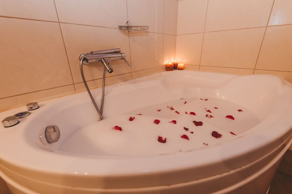 Thea Mainalou Suite, Fireplace, Mountain View 5