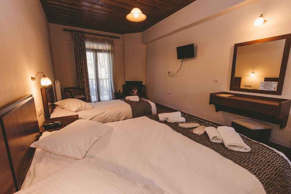 Thea Mainalou Triple Room, Fireplace, Mountain View 3