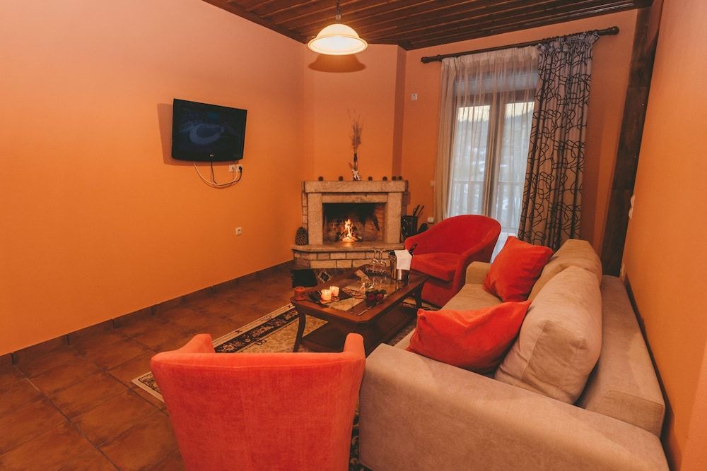 Thea Mainalou Suite, Fireplace, Mountain View 4