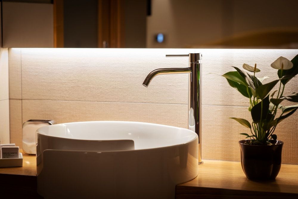 Portica 10 Superior Suite, 1 Queen Bed, Courtyard View, Tower (301) 3