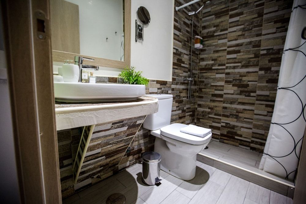 Hostal Adis Double Room (Small) 10