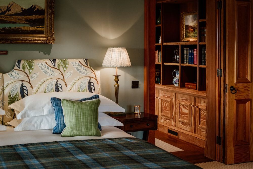 GLENSHIEL MALLART PENTHOUSE