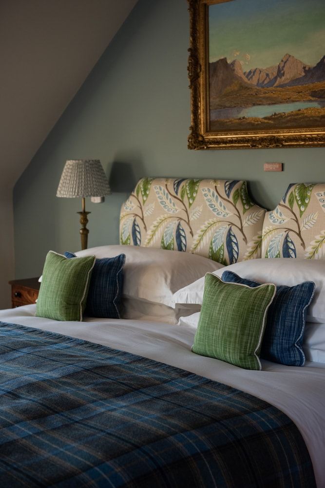 GLENSHIEL MALLART PENTHOUSE