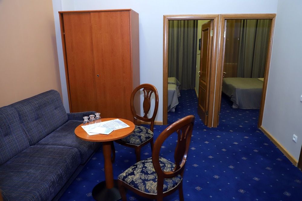 Araks Hotel Complex Family Room 3