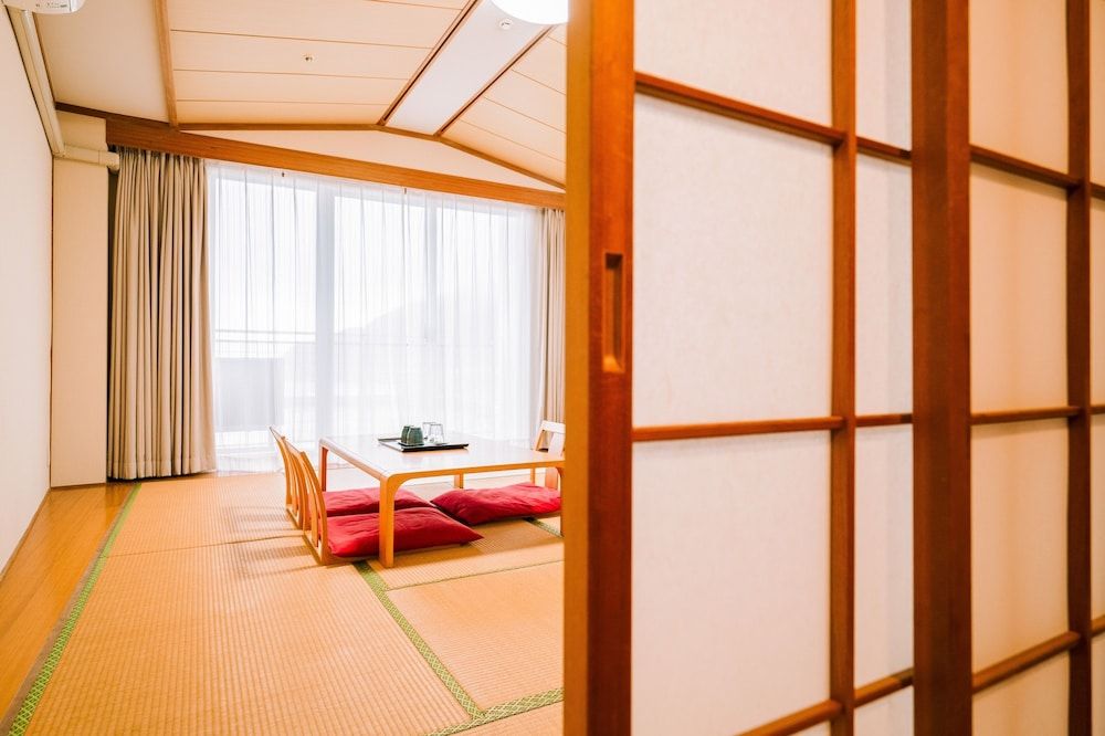 Japanese Style Room for 5 Guests