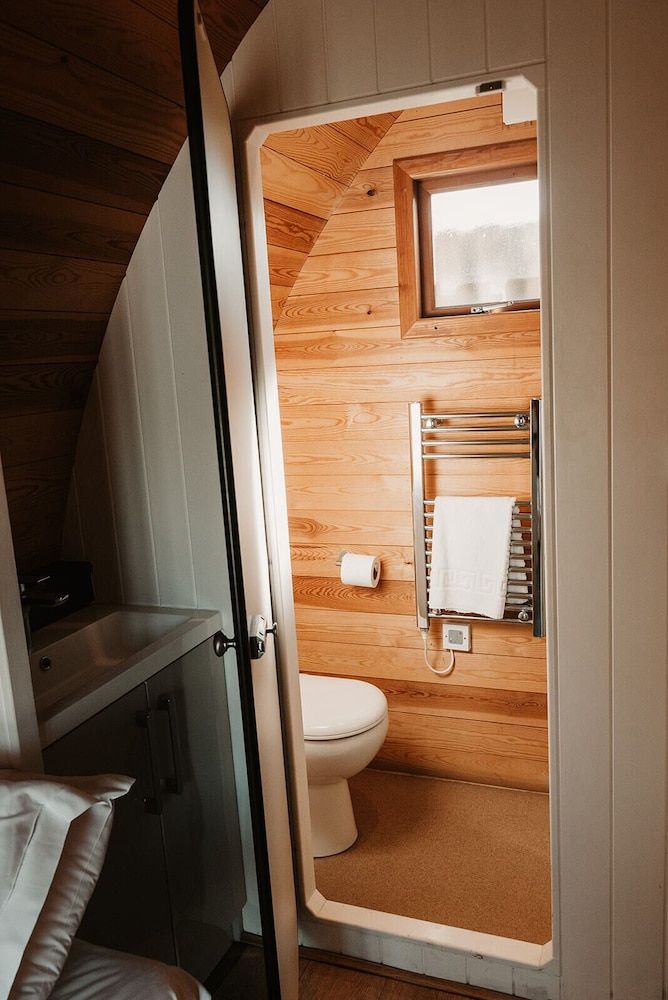 The Wilson's Arms Cabin, Ensuite (Twin Glamping Pod) 3