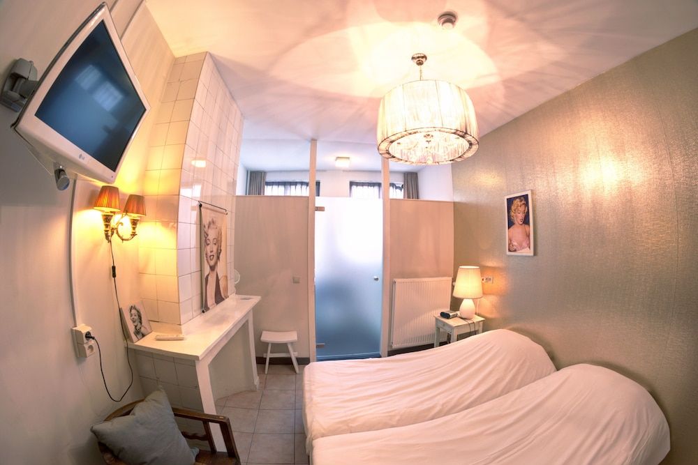 Urban Dreams Double or Twin Room 7