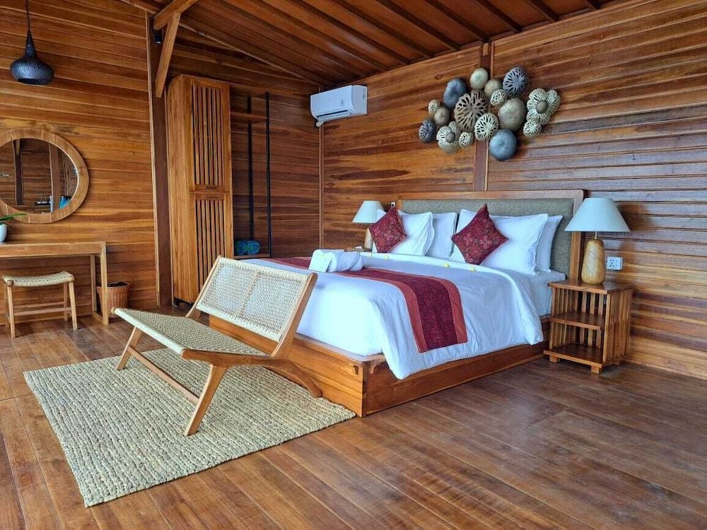 Patal Kikian Villas Suite Room with Mountain View