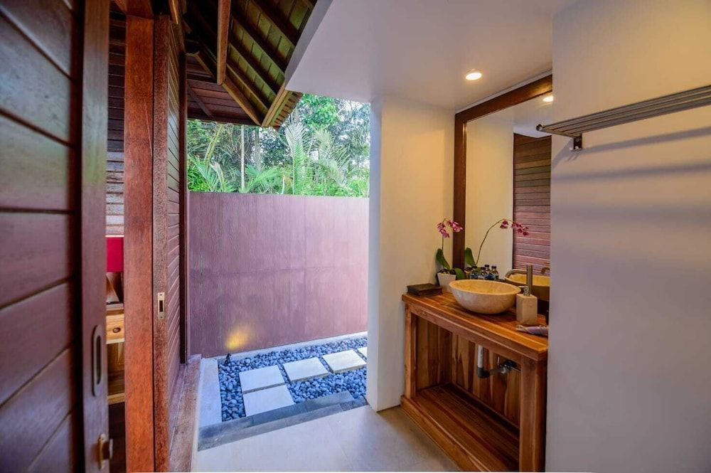 Patal Kikian Villas Deluxe Bungalow 4