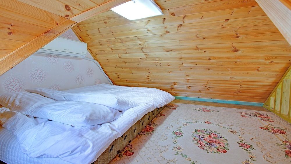 Gyeongju B House Pension Room (201) 4