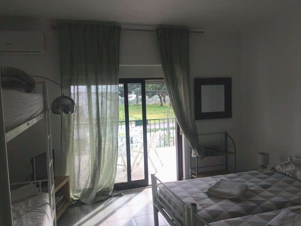 Sublime Sun & Van, By Meco Stays Family Room 8