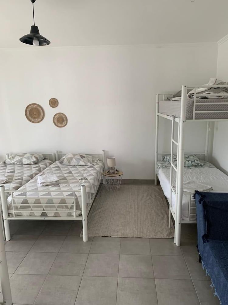 Sublime Sun & Van, By Meco Stays Family Room 3