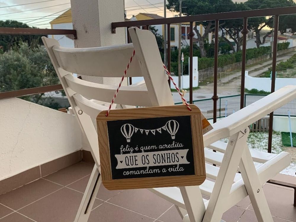 Sublime Sun & Van, By Meco Stays Family Room 2