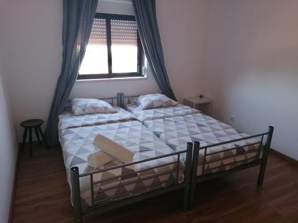 Sublime Sun & Van, By Meco Stays Double Room, Shared Bathroom 8