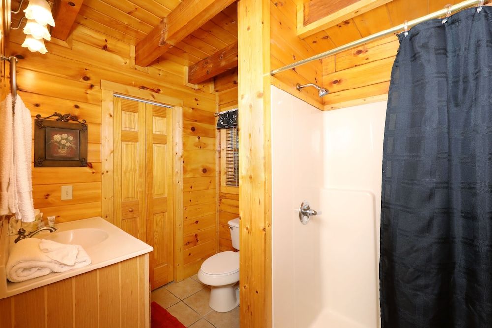 Around the Mountain - One Bedroom Cabin Cabin, Multiple Beds, Hot Tub 7