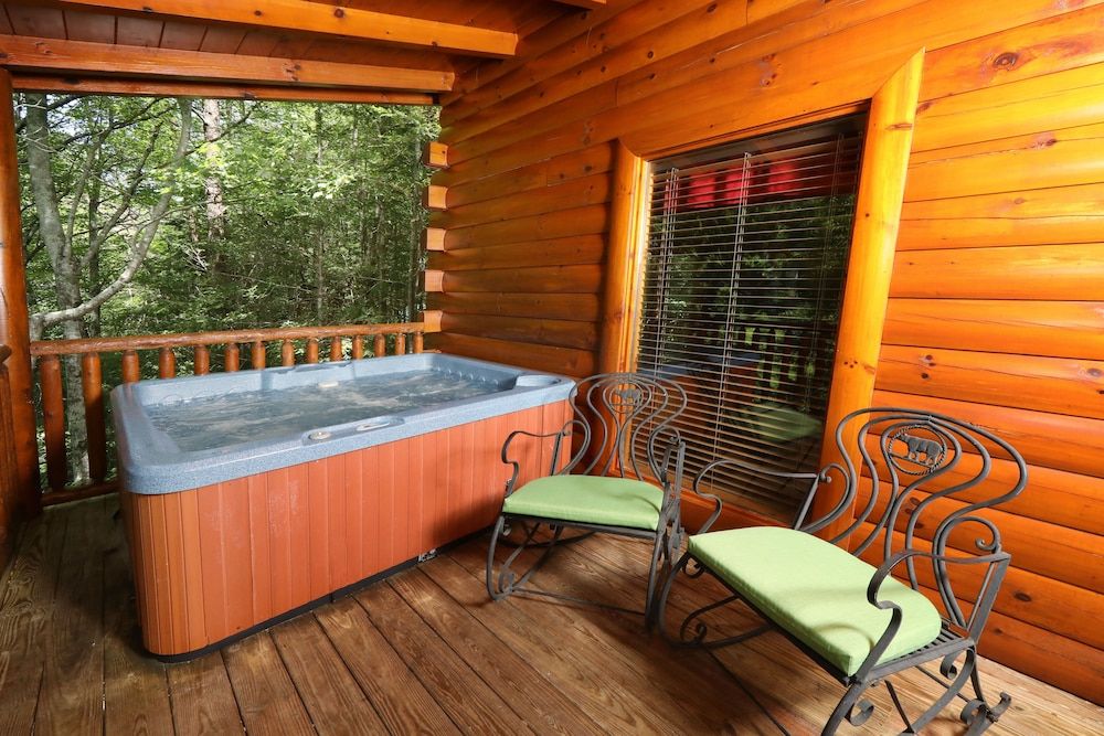 Around the Mountain - One Bedroom Cabin Cabin, Multiple Beds, Hot Tub 9