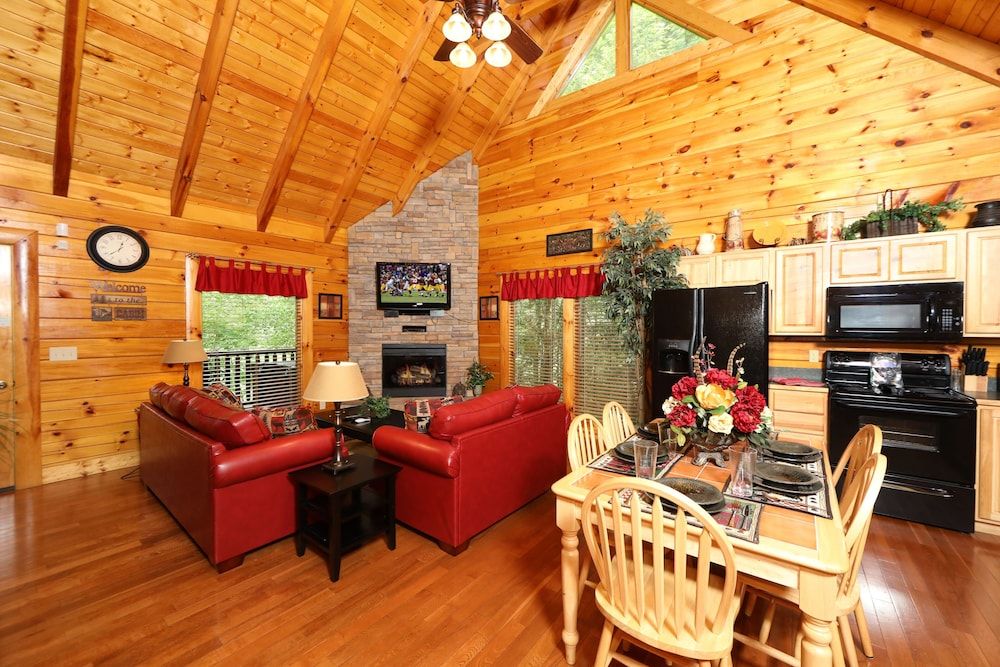 Around the Mountain - One Bedroom Cabin Cabin, Multiple Beds, Hot Tub 10