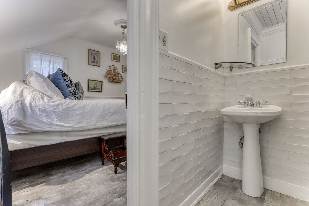 Pangea House Antarctica Room 6