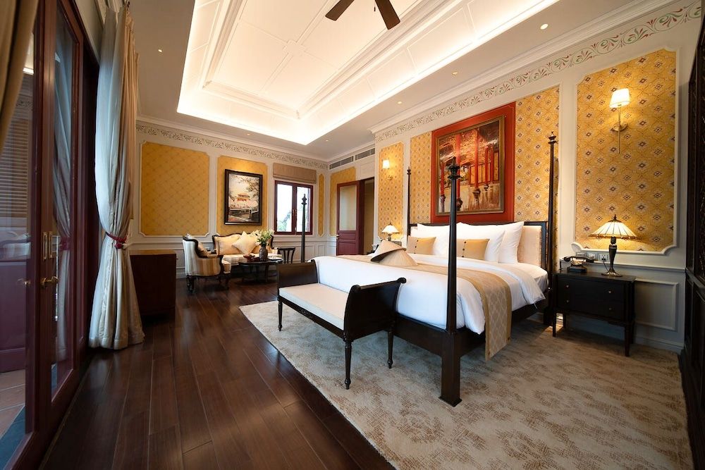 King Suite with Pool View (Albert Sallet)