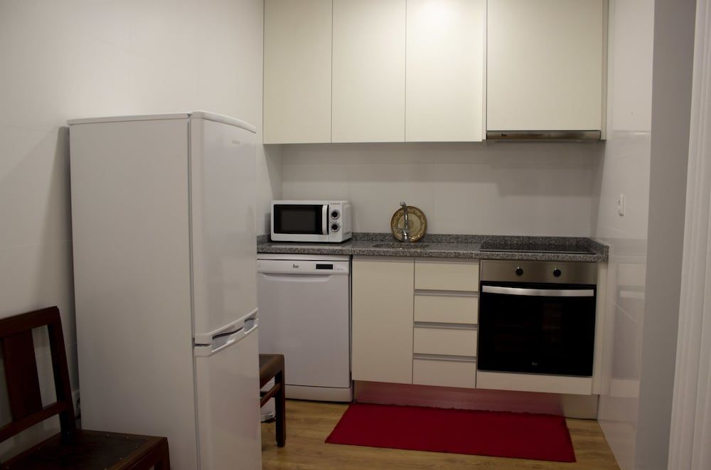 Red House by the River Romantic Apartment, 1 Bedroom 6