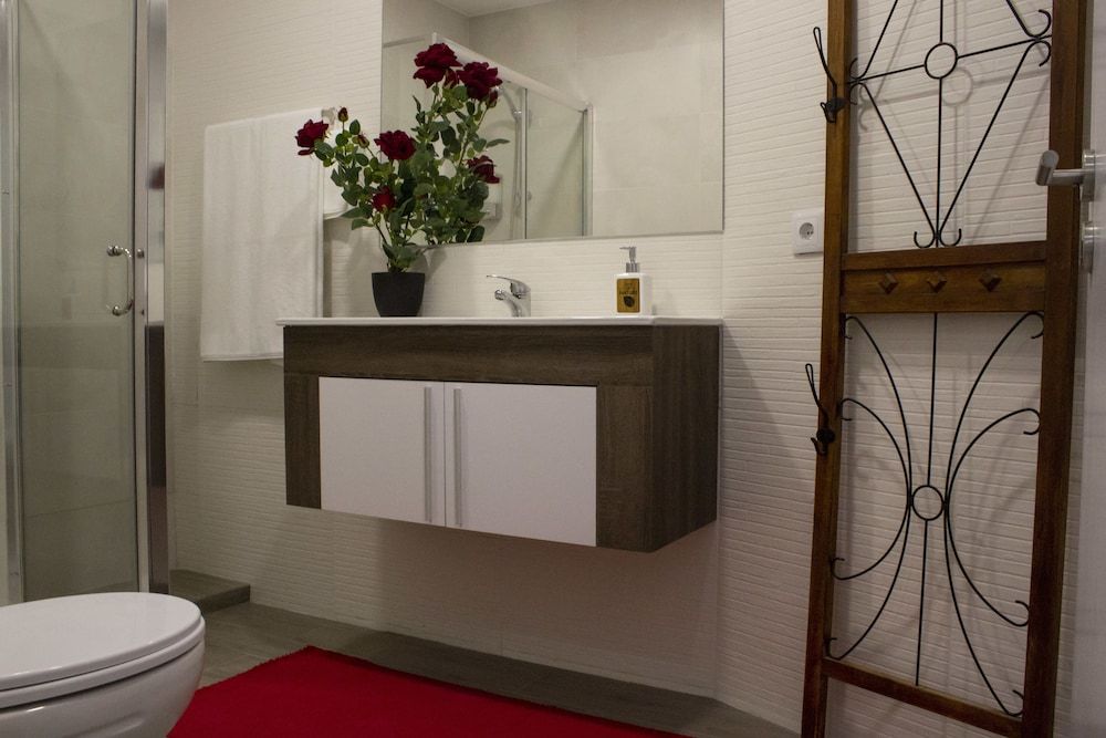 Red House by the River Family Apartment, 2 Bedrooms 5