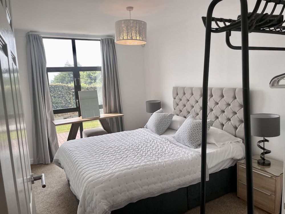 Pochin House Collections Classic Apartment, Private Bathroom, Partial Sea View 2