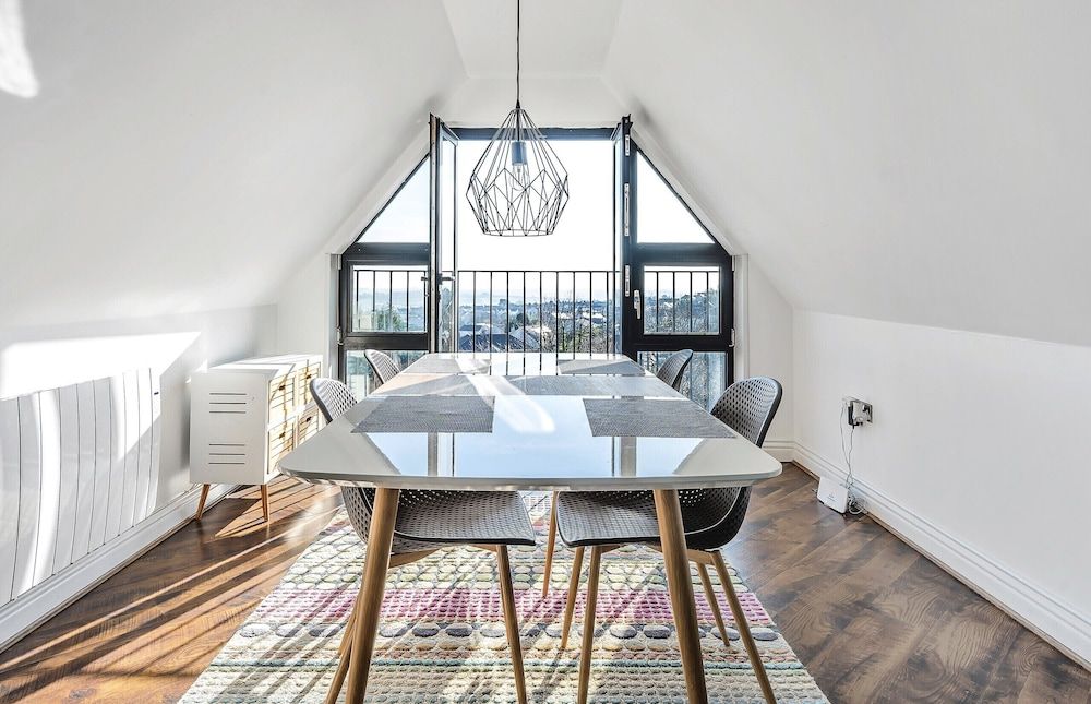 Pochin House Collections Deluxe Penthouse, Private Bathroom, Sea View 6