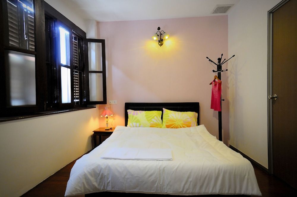 Suite, 1 Queen Bed, Non Smoking, Private Bathroom