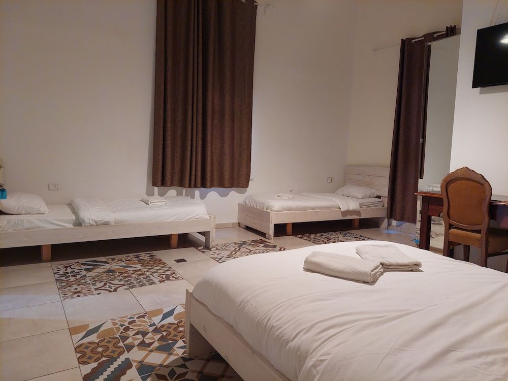 Al Bishara Guest house Quadruple Room, Balcony 2