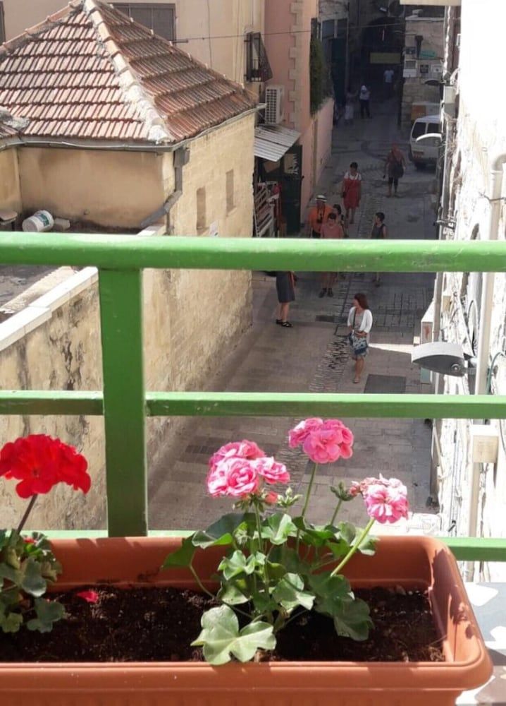 Al Bishara Guest house Quadruple Room, Balcony 4