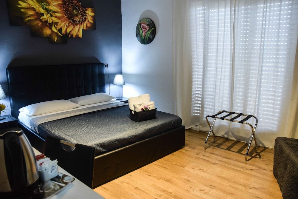 Hotel Kennedy Double or Twin Room 10