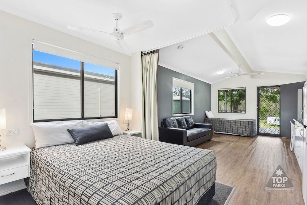 Tin Can Bay Tourist Park Deluxe Studio Cabin 2