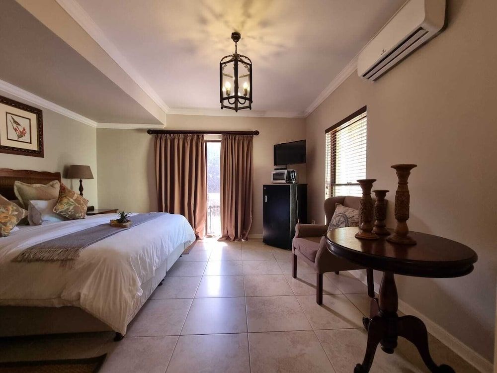 Relax Inn Deluxe Room (Non Seaview Suite 8) 8