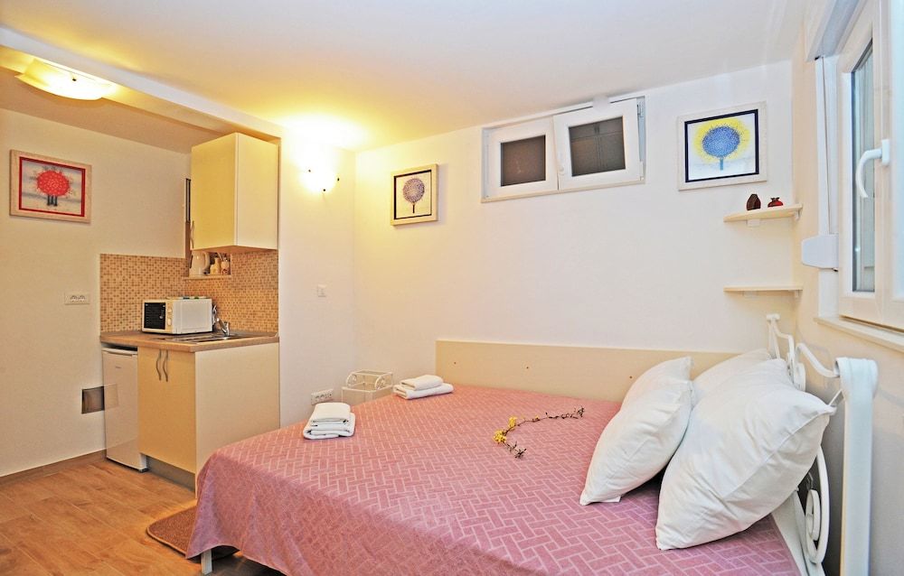 Studio (Nika Family Apartments - Basic Studio)