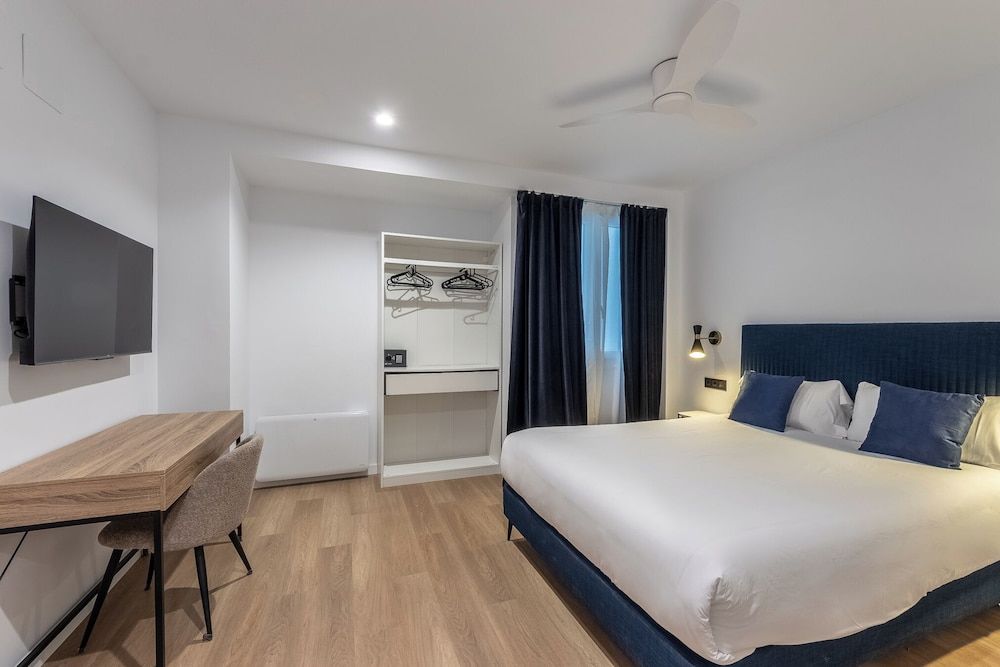 Arenal Suites Bilbao Business Room 2