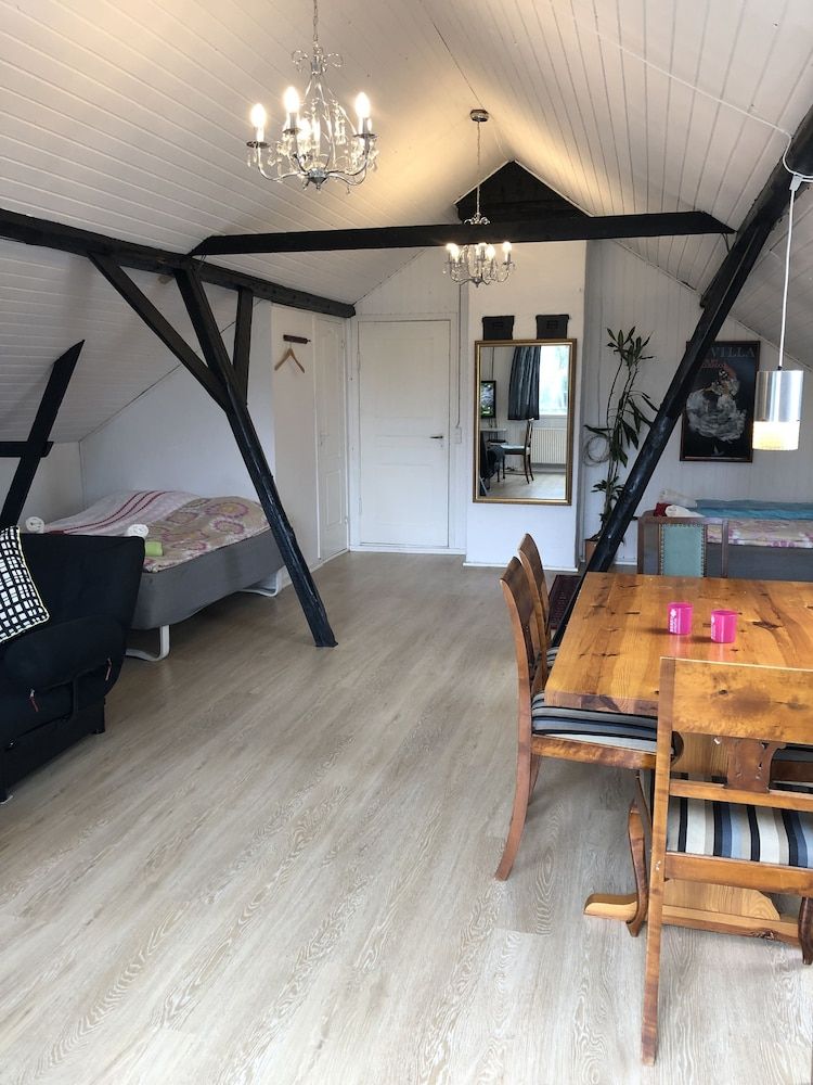 Døstrup Landevejskro & Motel Family Apartment, Garden View 9