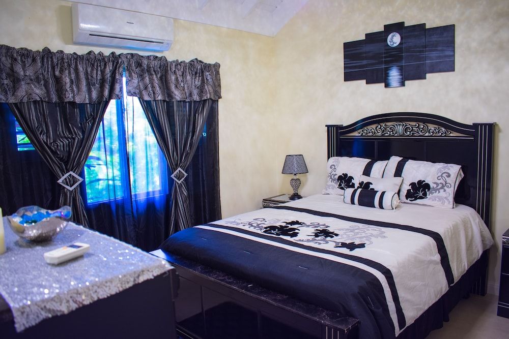 Richmond Villa Rental Management Exclusive Villa, 3 Bedrooms, Garden View, Courtyard Area 2